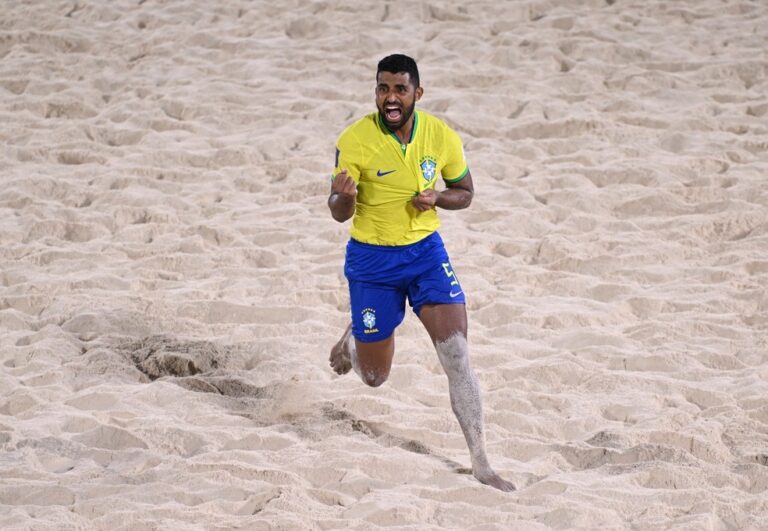 COPA DO MUNDO DE FUTEBOL DE AREIA. BEACH SOCCER. FIFA. FEDERAÇÃO INTERNACIONAL DAS ASSOCIAÇÕES DE FUTEBOL. SEMIFINAL. JOGO ÚNICO. PARTIDA ÚNICA. BRASIL. CLASSIFICADO. PORTUGAL. ELIMINADO. DECISÃO DO TERCEIRO COLOCADO. QUARTO COLOCADO. JOGO ÚNICO. PARTIDA ÚNICA. PORTUGAL. CONTRA. SENEGAL. FINAL. JOGO ÚNICO. PARTIDA ÚNICA. BRASIL. CONTRA BELARUS.