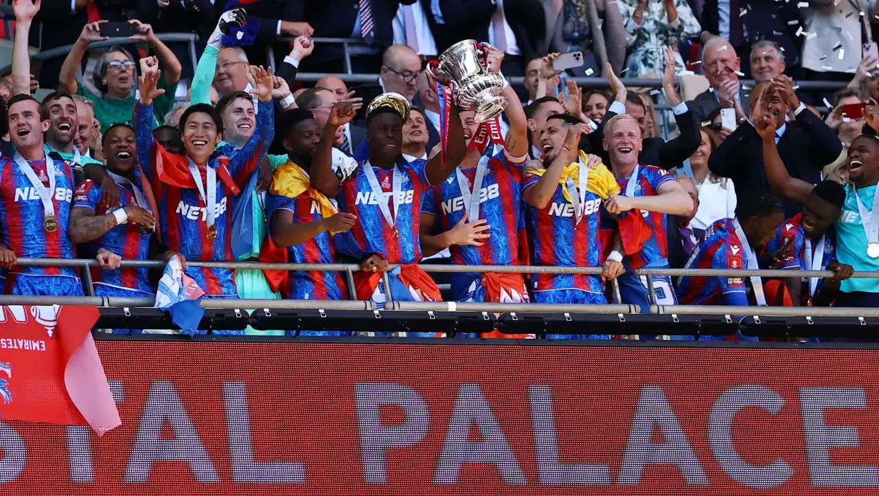COPA DA INGLATERRA. TEMPORADA 2024.2025. FINAL. JOGO ÚNICO. PARTIDA ÚNICA. CRYSTAL PALACE. INGLATERRA. CAMPEÃO. PRIMEIRA VEZ. MANCHESTER CITY. INGLATERRA.