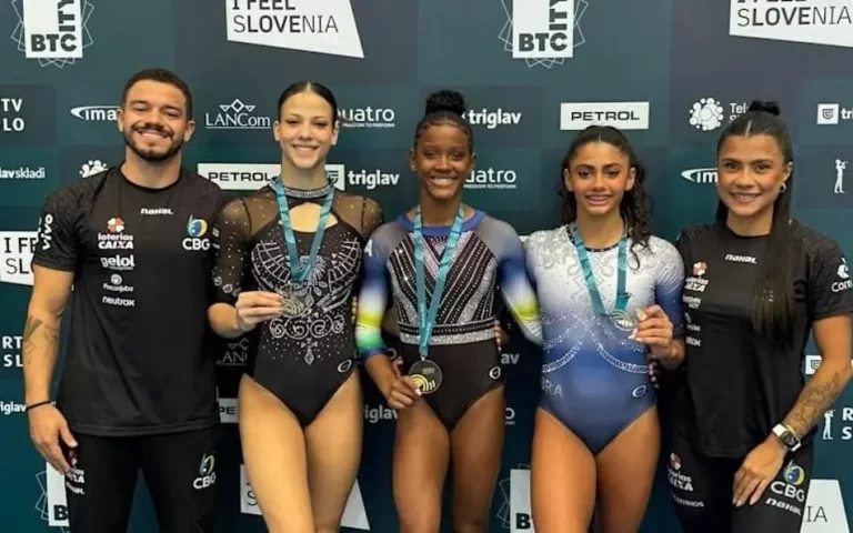 CONFEDERAÇÃO BRASILEIRA DE GINÁSTICA. CBG. COPA DO MUNDO. GINÁSTICA ARTÍSTICA. JULIA COUTINHO. MEDALHA OURO. GABRIELA BARBOSA. MEDALHA DE PRATA. GABRIELA BOUÇAS. TRAVE. MEDALHA DE BRONZE. BARRA FIXA MASCULINA. LUCAS BITTENCOURT. PATRICK SAMPAIO. MEDALHA DE PRATA.