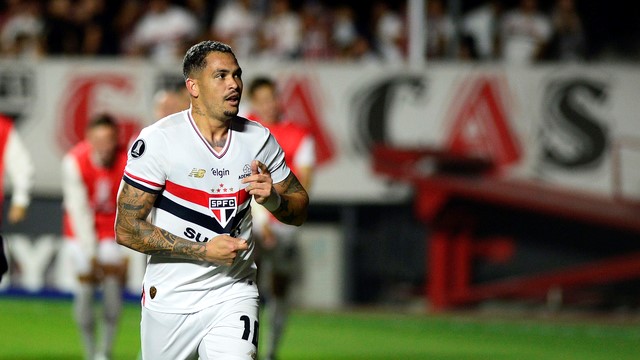 TAÇA LIBERTADORES DA AMÉRICA DE 2025. FASE DE GRUPOS. GRUPO D. SÃO PAULO-SP. BRASIL CLASSIFICADO. 14 PONTOS. PRIMEIRO COLOCADO. OITAVAS DE FINAL. LIBERTAD. PARAGUAI. CLASSIFICADO. 9 PONTOS. SEGUNDO COLOCADO. OITAVAS DE FINAL. ALIANZA LIMA. PERU. TERCEIRO COLOCADO. 5 PONTOS. CLASSIFICADO PARA OS PLAYOFFS DA COPA SUL-AMERICANA. TALLERES. ARGENTINA. ELIMINADO. QUARTO COLOCADO. 4 PONTOS.