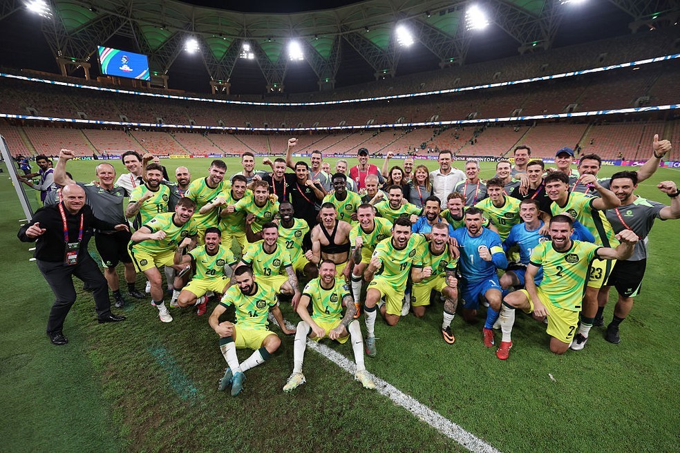 ELIMINATÓRIAS DA ÁSIA. COPA DO MUNDO DE 2026. TERCEIRA FASE. GRUPO C. AUSTRÁLIA. CLASSIFICADA PARA COPA DO MUNDO DE 2026. 19 PONTOS. SEGUNDO COLOCADO. ARÁBIA SAUDITA. AVANÇA PARA A QUARTA FASE. 13 PONTOS.