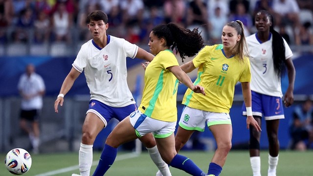 AMISTOSO INETRNACIONAL. BRASI. FRANÇA. FUTEBOL FEMININO.