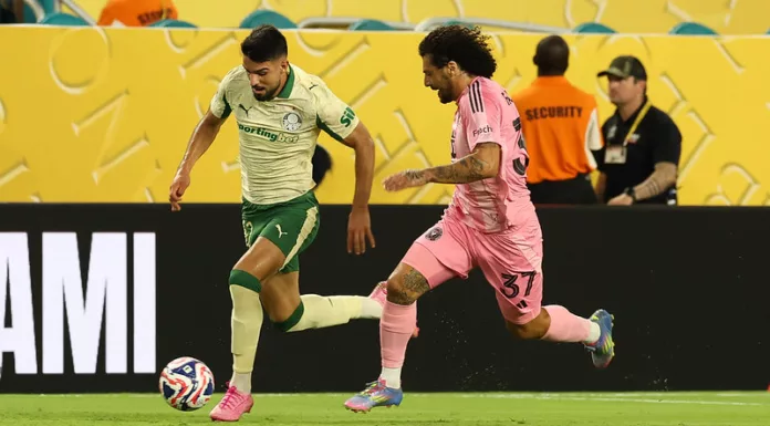 COPA DO MUNDO DE CLUBES DA FIFA. FEDERAÇÃO INETRNACIONAL DAS ASSOCIAÇÕES DE FUTEBOL. DE 2025. MUNDIAL DE CLUBES. PRIMEIRA FASE. TERCEIRA RODADA. GRUPO A. INTER MIAMI. ESTADOS UNIDOS. CLASSIFICADO. OITAVAS DE FINAL. PALMEIRAS-SP. BRASIL.CLASSIFICADO. OITAVAS DE FINAL. CLASSIFICAÇÃO FINAL DO GRUPO A. PALMEIRAS-SP. BRASIL. PRIMEIRO COLOCADO. CLASSIFICADO. OITAVAS DE FINAL. 5 PONTOS. +2 GOLS DE SALDO. INTER MIAMI. ESTADOS UNIDOS. CLASSIFICADO. OITAVAS DE FINAL. SEGUNDO COLOCADO. 5 PONTOS. +1 GOL DE SALDO. PORTO . PORTUGAL. TERCEIRO COLOCADO. 2 PONTOS. +1 GOL DE SALDO. ELIMINADO. AL AHLY. EGITO. QUARTO COLOCADO. ELIMINADO. 2 PONTOS. -2 GOLS DE SALDO.