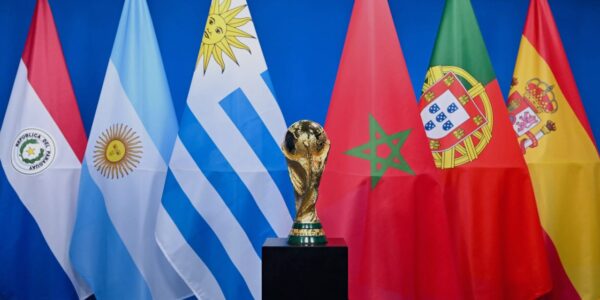COPA DO MUNDO DE 2030. 6 PAÍSES. MARROCOS. PORTUGAL. ESPANHA. PARAGUAI. URUGUAI. ARGENTINA. 3 CONTINENTES. EUROPA. AMÉRICA DO SUL. ÁFRICA. CONMEBOL. CONFEDERAÇÃO SUL-AMERICANA DE FUTEBOL. UEFA. UNIÃO DAS ASSOCIAÇÕES EUROPEIAS DE FUTEBOL. CONFEDERAÇÃO DAS ASSOCIAÇÕES DE FUTEBOL DA AMÉRICA DO NORTE. AMÉRICA CENTRAL E DO CARIBE. FIFA; FEDERAÇÃO DAS ASSOCIAÇÕES EUROPEIAS DE FUTEBOL.