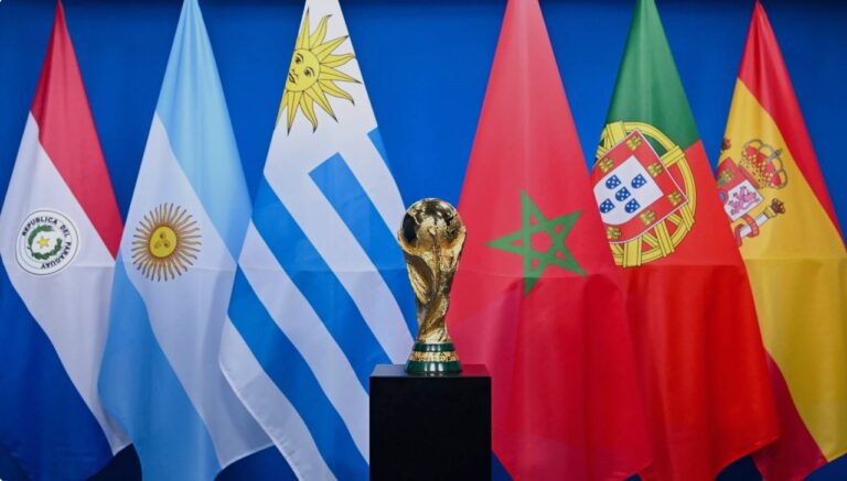 COPA DO MUNDO DE 2030. 6 PAÍSES. MARROCOS. PORTUGAL. ESPANHA. PARAGUAI. URUGUAI. ARGENTINA. 3 CONTINENTES. EUROPA. AMÉRICA DO SUL. ÁFRICA. CONMEBOL. CONFEDERAÇÃO SUL-AMERICANA DE FUTEBOL. UEFA. UNIÃO DAS ASSOCIAÇÕES EUROPEIAS DE FUTEBOL. CONFEDERAÇÃO DAS ASSOCIAÇÕES DE FUTEBOL DA AMÉRICA DO NORTE. AMÉRICA CENTRAL E DO CARIBE. FIFA; FEDERAÇÃO DAS ASSOCIAÇÕES EUROPEIAS DE FUTEBOL.
