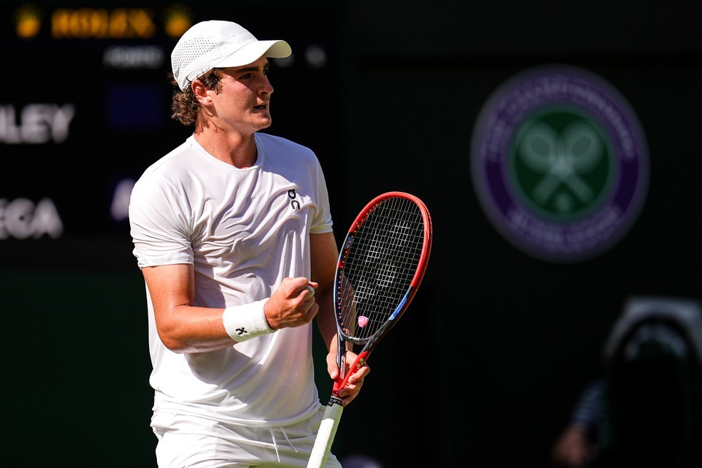 TÊNIS. SEGUNDA RODADA. TORNEIO DE WIMBLEDON. JOÃO FONSECA. BRASIL. CLASSIFICADO. JENSON BROOKSBY. ESTADOS UNIDOS. ELIMINADO.