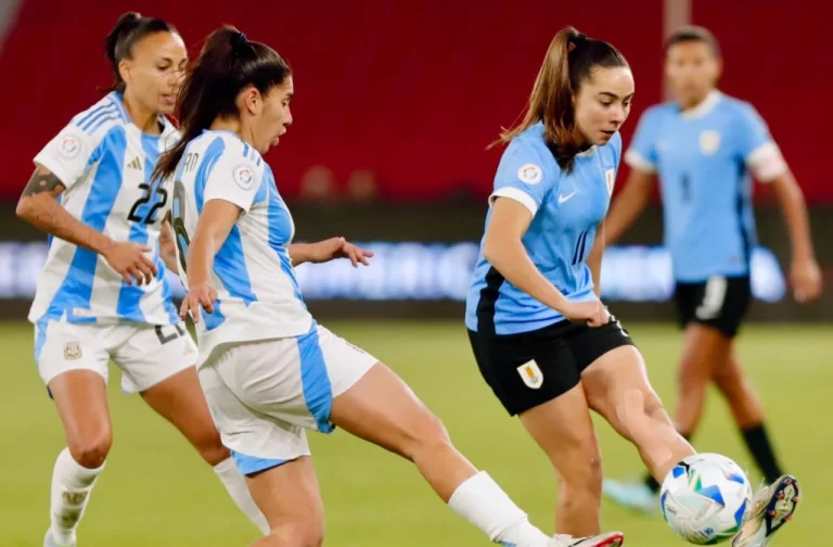 COPA AMÉRICA DE FUTEBOL FEMININO. DE 2025. SEDE. EQUADOR. DECISÃO DO TERCEIRO COLOCADO. QUARTO COLOCADO. ARGENTINA. TERCEIRA COLOCADA. URUGUAI. QUARTO COLOCADO.