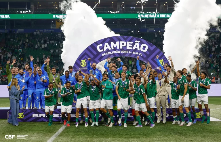 CAMPEONATO BRASILEIRO SUB-20 DE 2025. FINAL. JOGO DE VOLTA. SEGUNDA PARTIDA. SEGUNDO JOGO. PALMEIRAS-SP. CAMPEÃO. TETRACAMPEÃO. 2018. 2022. 2024.2025. RED ULL BRAGANTINO-SP. VICE-CAMPEÃO.