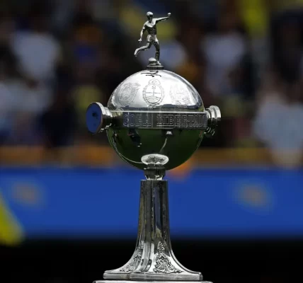 TAÇA LIBERTADORES DA AMÉRICA. CONMEBOL. CONFEDERAÇÃO SUL-AMERICANA DE FUTEBOL. CBF. CONFEDERAÇÃO BRASILEIRA DE FUTEBOL. 5 VAGAS DIRETAS. SAMIR XAUD. PRESIDENTE.
