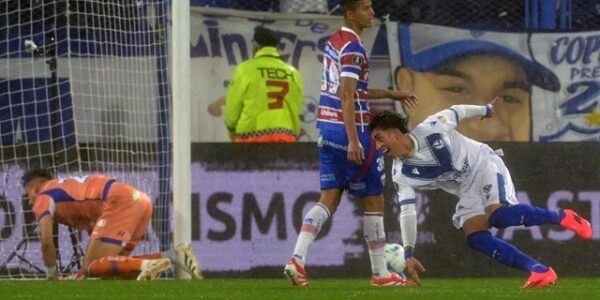TAÇA LIBERTADORES DA AMÉRICA DE 2025. JOGO DE VOLTA. SEGUNDO JOGO. SEGUNDA PARTIDA. OITAVAS DE FINAL. VÉLEZ SARSFIELD. ARGENTINA. CLASSIFICADO. FORTALEZA-CE. BRASIL. ELIMINADO.
