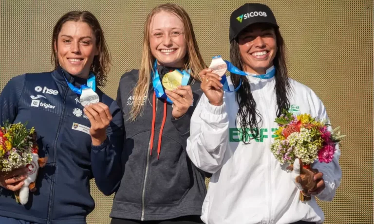 CANOAGEM SLALOM. SYDNEY, AUSTRÁLIA. ANA SÁTILA. MEDALHA DE BRONZE.