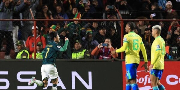 ELIMINATÓRIAS DA AMÉRICA DO SUL. CONMEBOL. CONFEDERAÇÃO SUL-AMERICANA DE FUTEBOL. COPA DO MUNDO DE 2026. PRIMEIRA FASE. DÉCIMA OITAVA RODADA. BOLÍVIA. SÉTIMO COLOCADO. 20 PONTOS. CLASSIFICADO PARA A REPESCAGEM DA COPA DO MUNDO DE 2026. BRASIL. QUINTO COLOCADO. 28 PONTOS. 8 VITÓRIAS. 24 GOLS PRÓ. CLASSIFICADO PARA A COPA DO MUNDO DE 2026.