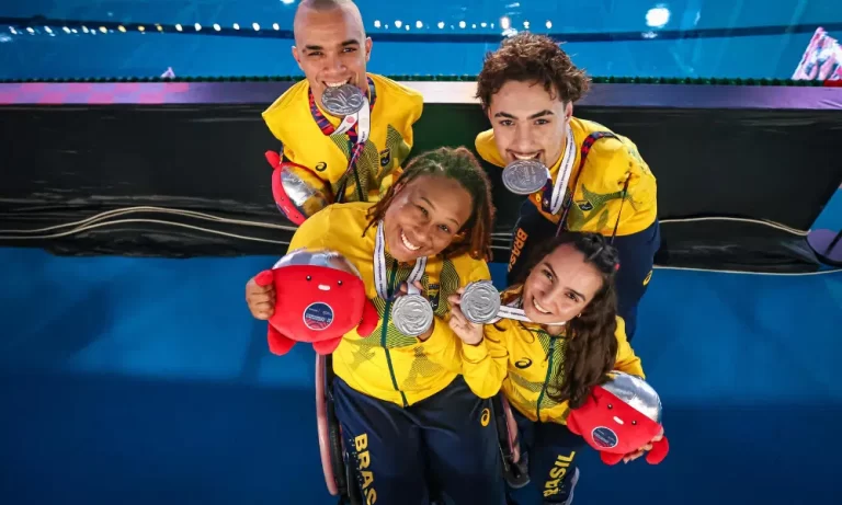 NATAÇÃO. PARALÍMPICO. RECORDE. MEDALHAS. PÓDIO.