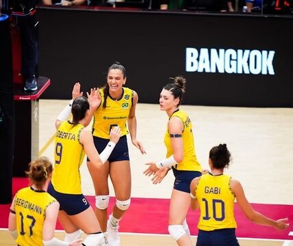 CAMPEONATO MUNDIAL DE VÔLEI FEMININO DE 2025. QUARTAS DE FINAL. JOGO ÚNICO. PARTIDA ÚNICA. BRASIL. CLASSIFICADO. FRANÇA. ELIMINADA. SEMIFINAL. JOGO ÚNICO. PARTIDA ÚNICA. BRASIL. CONYRA. ITÁLIA. SÁBADO. 6 DE SETEMBRO DE 2025. 9H30. HORÁRIOD E BRASÍLIA. SEDE. TAILÂNDIA.