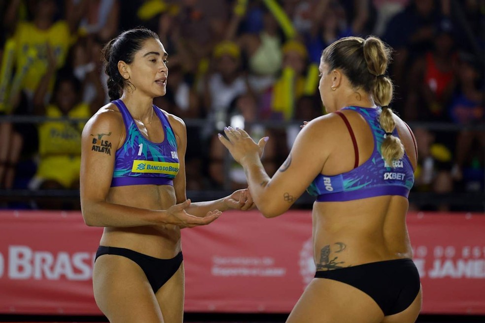 VÔLEI DE PRAIA. CIRCUITO. ETAPA. RIO DE JANEIRO. COPACABANA. CAROL. REBECA. CAMPEÃS. MEDALHA DE OURO. THAMELA. VIC. MEDALHA DE PRATA. VICE-CAMPEÃS. NONA ETAPA.