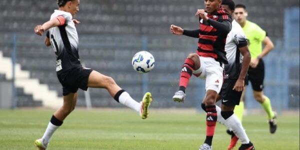CAMPEONATO BRASILEIRO SUB-17. QUARTAS DE FINAL. JOGO ÚNICO. PARTIDA ÚNICA. PALMEIRAS-SP. VASCO-RJ. RED BULL BRAGANTINO-SP. GRÊMIO-RS. ATHLETICO-PR. FLUMINENSE-RJ. FLAMENGO-RJ. ATLÉTICO-MG.