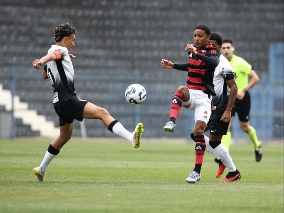 CAMPEONATO BRASILEIRO SUB-17. QUARTAS DE FINAL. JOGO ÚNICO. PARTIDA ÚNICA. PALMEIRAS-SP. VASCO-RJ. RED BULL BRAGANTINO-SP. GRÊMIO-RS. ATHLETICO-PR. FLUMINENSE-RJ. FLAMENGO-RJ. ATLÉTICO-MG.