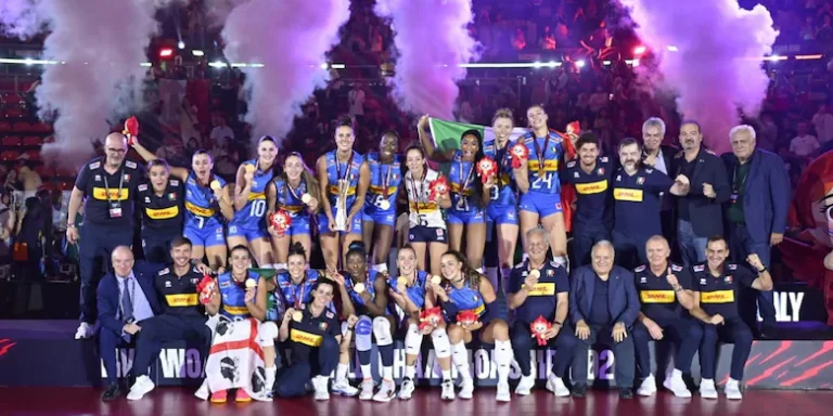 CAMPEONATO MUNDIAL DE VÔLEI FEMININO. FINAL. JOGO ÚNICO. PARTIDA ÚNICA. ITÁLIA. CAMPEÃO. BICAMPEÃ. MEDALHA DE OURO. 2002. 2025. TURQUIA. VICE-CAMPEÃ. MEDALHA DE PRATA.