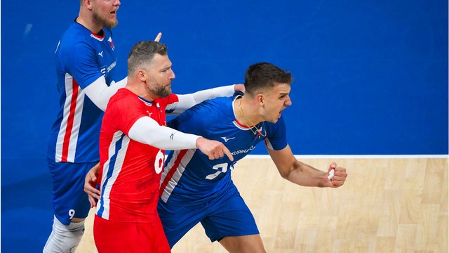 CAMPEONATO MUNDIAL DE VÔLEI MASCULINO. SEDE FILIPINAS. 2025. PRIMEIRA FASE. TERCEIRA RODADA. GRUPO H. SÉRVIA. PRIMEIRA COLOCADA. CLASSIFICADA. 6 PONTOS. 6 VITÓRIAS NOS SETS. 219 PONTOS MARCADOS. 3 DERROTAS NOS SETS. REPÚBLICA TCHECA. SEGUNDA COLOCADA. CLASSIFICADA. 6 PONTOS. 6 VITPORIAS NOS SETS. 3 DERROTAS NO SETS. 202 PONTOS MARCADOS. BRASIL. TERCEIRO COLOCADO. ELIMINADO. 6 VITÓRIAS EM SETS. 4 DERROTAS EM SETS. 233 PONTOS MARCADOS. CHINA. ELIMINADO. QUARTO COLOCADO. 0 PONTO. REPÚBLICA TCHECA. CHINA.