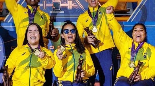 MUNDIAL DE HALTEROFILISMO PARALÍMPICO. EQUIPE FEMININA. MEDALHA DE OURO. LARA DE LIMA. MARIANA D'ANDREA. TAYANA MEDEIROS.