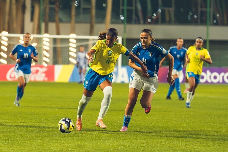 COPA DO MUNDO DE FUTEBOL FEMININO SUB-17. DE 2025. SEDE MARROCOS. PRIMEIRA FASE. TERCEIRA RODADA. PONTOS. CLASSIFICADA. BRASIL. SEGUNDA COLOCADA. PONTOS. CLASSIFICADO. GRUPO A. ITÁLIA. PRIMEIRA COLOCADA.