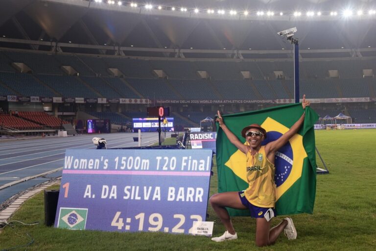 ATLETIMSO. MUNDIAL PARALÍMPICO. ANTÔNIA KEYLA BARROS. MEDALHA DE OURO. QUEBRA DE RECORDE. 1500 METROS. NOVA DÉLI. ÍNDIA.