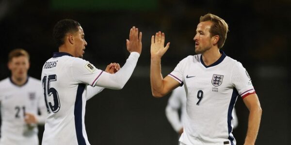 ELIMINATÓRIAS DA EUROPA. UEFA. UNIÃO DAS ASSOCIAÇÕES EUROPEIAS DE FUTEBOL. OITAVA RODADA. GRUPO K. INGLATERRA. 18 PONTOS. CLASSIFICADA. COPA DO MUNDO DE 2026.