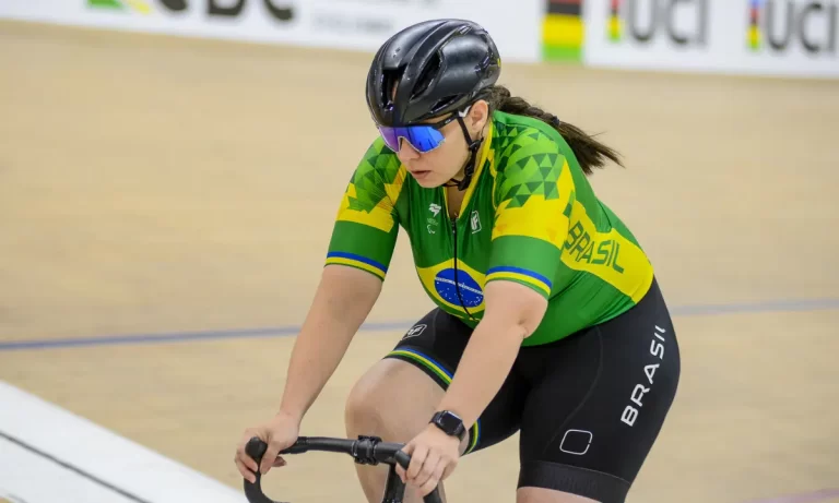 PARALÍMPICO. CICLISMO. MUNDIAL DE CICLISMO DE PISTA. MEDALHA DE PRATA. VICTORIA BARBOSA.