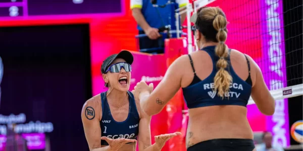 MUNDIAL DE VÔLEI DE PRAIA. AUSTRÁLIA. MEDALHA DE BRONZE. BRASIL. CAROL SOLBERG. REBECCA.