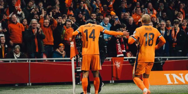 ELIMINATÓRIAS DA UEFA. UNIÃO DAS ASSOCIAÇÕES EUROPEIAS DE FUTEBOL. PRIMEIRA FASE. FASE DE GRUPOS. GRUPO G. DÉCIMA RODADA. HOLANDA. PRIMEIRA COLOCADA. 20 PONTOS. CLASSIFICADA. COPA DO MUNDO DE 2026. ESTADOS UNIDOS. CANADÁ. MÉXICO.LITUÂNIA. QUINTO COLOCADO. ELIMINADO. 3 PONTOS.