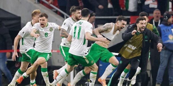 ELIMINATÓRIAS DA COPA DO MUNDO DE 2026. SEDE. ESTADOS UNIDOS. MÉXICO. CANADÁ. PRIMEIRA FASE. GRUPO F. SEXTA RODADA. UEFA. UNIÃO DAS ASSOCIAÇÕES EUROPEIAS DE FUTEBOL. PRIMEIRA FASE. SEXTA RODADA. IRLANDA. SEGUNDA COLOCADA. 10 PONTOS. CLASSIFICADA PARA A REPESCAGEM EUROPEIA. HUNGRIA. TERCEIRA COLOCADA. 8 PONTOS. ELIMINADA.