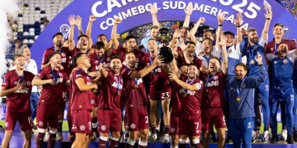 COPA SUL-AMERICANA DE 2025. FINAL. JOGO ÚNICO. PARTIDA ÚNICA. ASSUNÇÃO. ESTÁDIO DEFENSORES DEL CHACO. PARAGUAI. LANÚS. ARGENTINA. CAMPEÃO. BICAMPEÃO. 2013. 2025. ATLÉTICO-MG. BRASIL. VICE-CAMPEÃO.