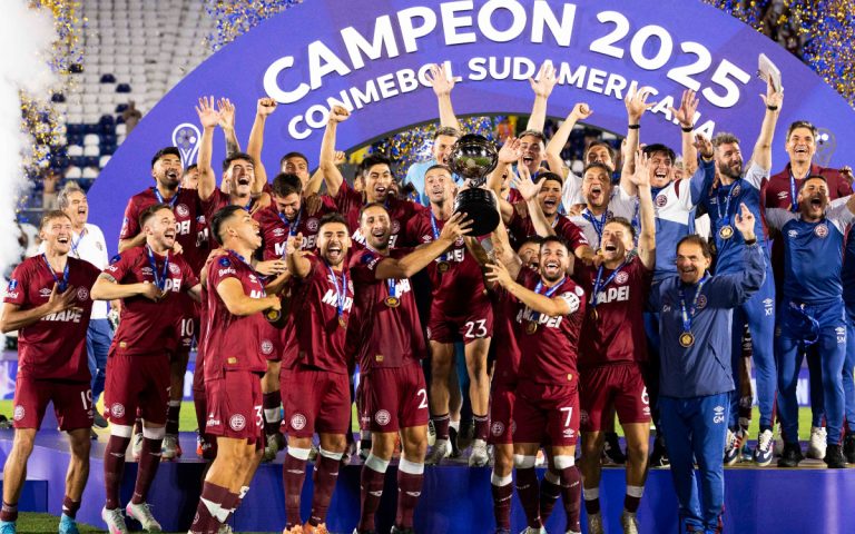 COPA SUL-AMERICANA DE 2025. FINAL. JOGO ÚNICO. PARTIDA ÚNICA. ASSUNÇÃO. ESTÁDIO DEFENSORES DEL CHACO. PARAGUAI. LANÚS. ARGENTINA. CAMPEÃO. BICAMPEÃO. 2013. 2025. ATLÉTICO-MG. BRASIL. VICE-CAMPEÃO.