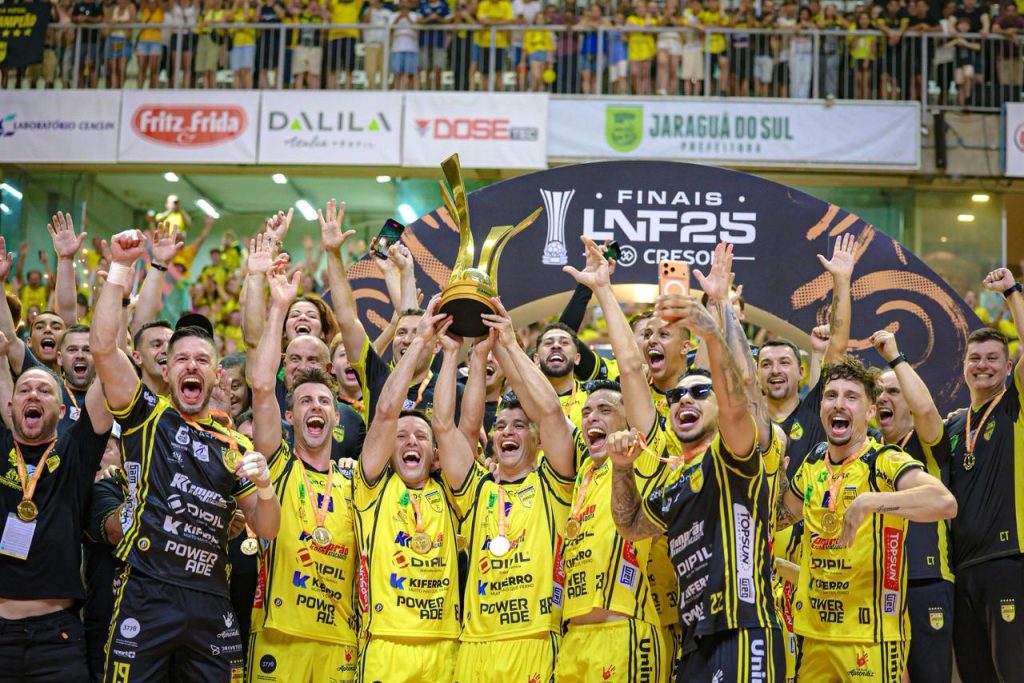FUTSAL. LIGA NACIONAL DE FUTSAL. 2025. CAMPEONATO BRASILEIRO DE FUTSAL. FINAL. JOGO DE VOLTA. SEGUNDO JOGO. SEGUNDA PARTIDA. JARAGUÁ FUTSAL-SC. CAMPEÃO. HEXACAMPEÃO. 2005. 2007. 2008. 2010. 2024. 2025. CORINTHIANS-SP. VICE-CAMPEÃO.