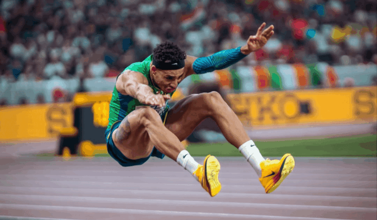 ALMIR JÚNIOR. MEDALHA DE OURO. LYON. FRANÇA. SALTO TRIPLO.