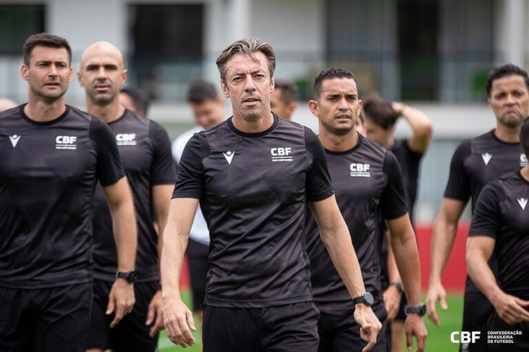 CAMPEONATO BRASILEIRO DA SÉRIE A. ARBITRAGEM. CBF. CONFEDERAÇÃO BRASILEIRA DE FUTEBOL. FIFA. FEDERAÇÃO INTERNACIONAL DAS ASSOCIAÇÕES DE FUTEBOL.