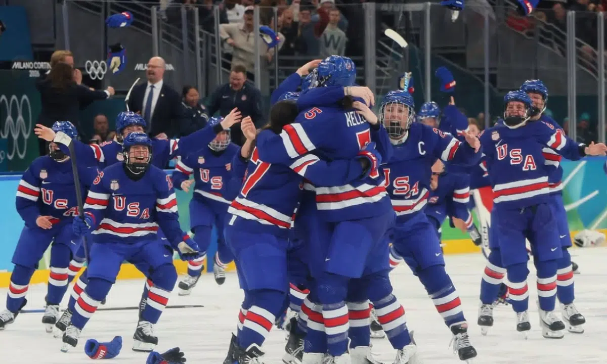 HÓQUEI. JOGOS OLÍMPICOS DE INVERNO. FINAL. FEMININO. ESTADOS UNIDOS. TRICAMPEÃ. MEDALHA DE OURO. CANADÁ. MEDALHA DE PRATA.