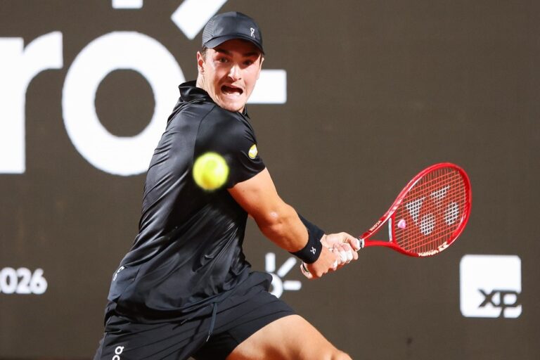 TÊNIS. RIO OPEN. BRASIL. ATP. ASSOCIAÇÃO DOS TENISTAS PROFISSIONAIS. 500. JOÃO FONSECA. CLASSIFICADO. OITAVAS DE FINAL. TIAGO MONTEIRO. ELIMINADO. SIMPLES.