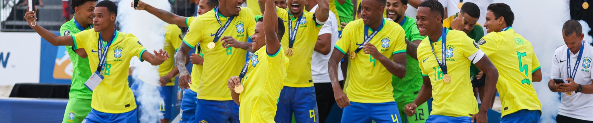 LIGA EVOLUÇÃO DE BEACH SOCCER. BRASIL. PENTACAMPEÃO. 2017. 2018. 2019. 2022. 2025.