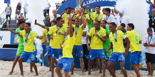 LIGA EVOLUÇÃO DE BEACH SOCCER. BRASIL. PENTACAMPEÃO. 2017. 2018. 2019. 2022. 2025.