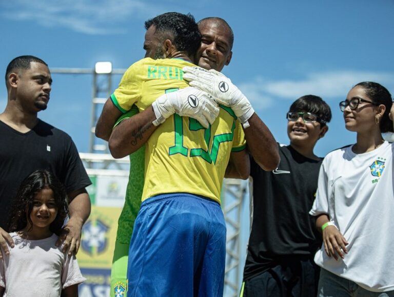 DESPEDIDA. FUTEBOL DE AREIA. BEACH SOCCER. BRASIL. MÃO. GOLEIRO. BRUNO XAVIER.
