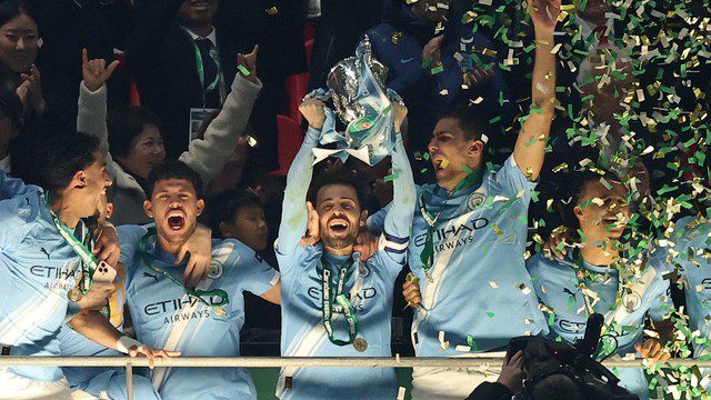 COPA DA LIGA INGLESA. TEMPORADA 2025/2026. MANCHESTER CITY. INGLATERRA. CAMPEÃO. NONA VEZ. ENEACAMPEÃO. ARSENAL. INGLATERRA. VICE-CAMPEÃO.