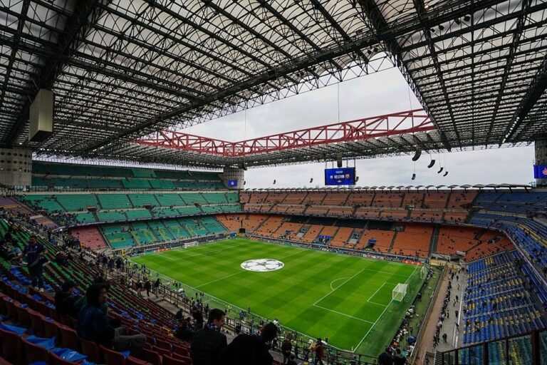 SAN SIRO. ESTÁDIO. FUTEBOL ITALIANO. CRISE.
