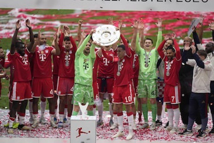 COPA DA ALEMANHA. ESTÁDIO OLÍMPICO DE BERLIM. FINAL. JOGO ÚNICO. PARTIDA ÚNICA. BAYERN DE MUNIQUE. ALEMANHA. CAMPEÃO. VIGÉSIMA PRIMEIRA VEZ. CAMPEÃO. 21 VEZES. STUTTGART. ALEMANHA. VICE-CAMPEÃO.