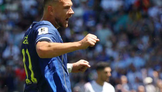 COPA DO MUNDO DE 2026. PRIMEIRA FASE. TERCEIRA RODADA. GRUPO B. SUÍÇA. CLASSIFICA. 7 PONTOS. PRIMEIRO LUGAR. ANADÁ. SEGUNDO COLOCADO. CLASSIFICADO. 4 PONTOS. +5 GOLS DE SALDO. BÓSNIA E HERZEGOVINA. TERCEIRO LUGAR. 4 PONTOS. -1 GOL DE SALDO. CATAR. QUARTO LUGAR. 1 PONTO.
