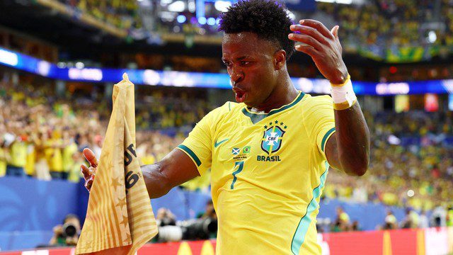COPA DO MUNDO DE 2026. PRIMEIRA FASE. TERCEIRA RODADA. GRUPO C. BRASIL. PRIMEIRO COLOCADO. 7 PONTOS. 2 VITÓRIAS. +6 GOLS DE SALDO. MARROCOS. SEGUNDO COLOCADO. CLASSIFICADO. 7 PONTOS. 2 VITÓRIAS. +3 GOLS DE SALDO. ESCÓCIA. TERCEIRO COLOCADO. HAITI. 0 PONTO. ELIMINADO.