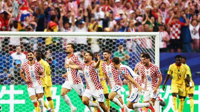 COPA DO MUNDO DE 2026. PRIMIERA FASE. TERCEIRA RODADA. GRUPO L. INGLATERRA. 7 PONTOS. PRIMEIRA COLOCADA. CLASSIFICADA. CROÁCIA. SEGUNDA COLOCADA. 6 PONTOS. CLASSIFICADA. GANA. TERCEIRA COLOCADA. 4 PONTOS. CLASSIFICADA. PANAMÁ. QUARTO COLOCACO. 0 PONTO. ELIMINADO.