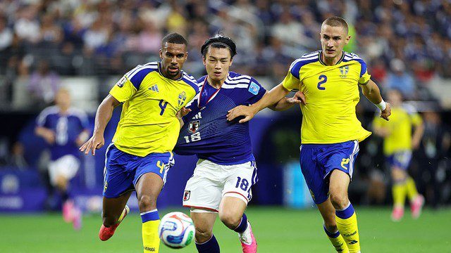 COPA DO MUNDO DE 2026. PRIMEIRA FASE. TERCEIRA RODADA. GRUPO F. HOLANDA. PRIMEIRA COLOCADA. CLASSIFICADA. 7 PONTOS. JAPÃO. SEGUNDO COLOCADO. 5 CLASSIFICADO. SUÉCIA. TERCEIRA COLOCADA. 4 PONTOS. TUNÍSIA. QUARTA COLOCADA. 0 PONTO. ELIMINADA.