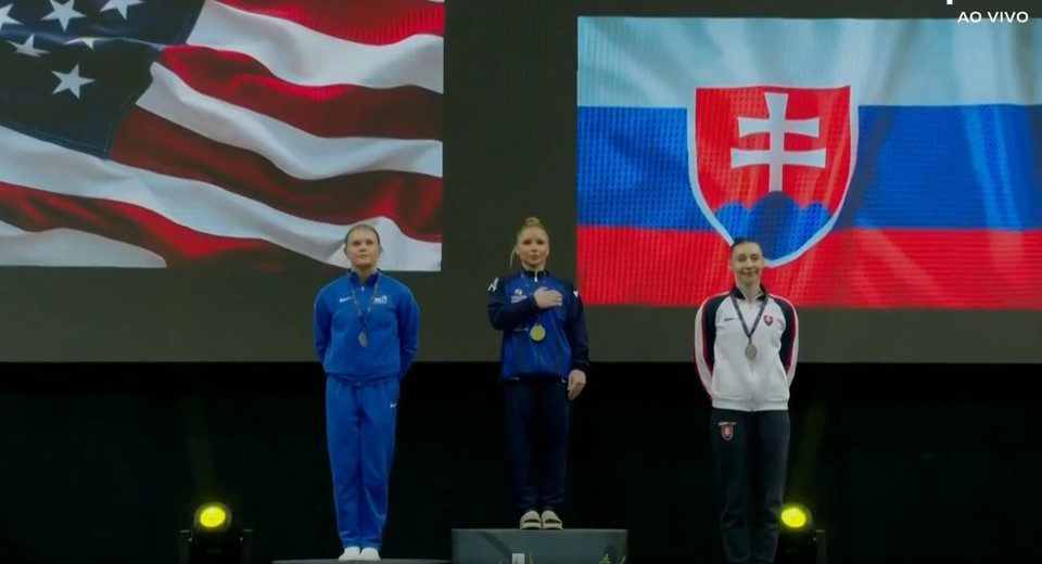 FLÁVIA SARAIVA. COPA DO MUNDO DE GINÁSTICA ARTÍSTICA. MEDALHA DE OURO. HUNGRIA.