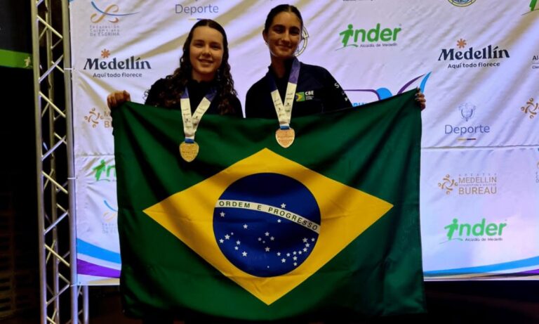 ANNE DRIESEN. MEDALHA DE OURO. ESGRIMA. CADETE.
